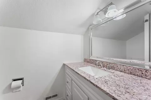 Bath - 17441 Upper Pleasant Ridge Rd, Caldwell, ID 83607 photo 3 of 3