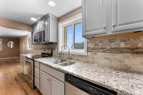 Kitchen - 17441 Upper Pleasant Ridge Rd, Caldwell, ID 83607 photo 4 of 5