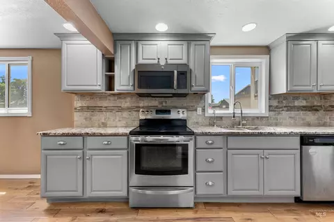 Kitchen - 17441 Upper Pleasant Ridge Rd, Caldwell, ID 83607 photo 2 of 5