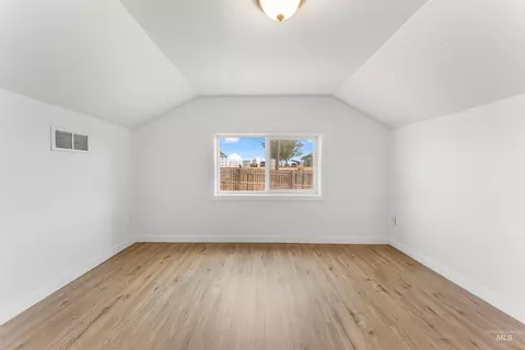 Bedroom - 17441 Upper Pleasant Ridge Rd, Caldwell, ID 83607 photo 9 of 12