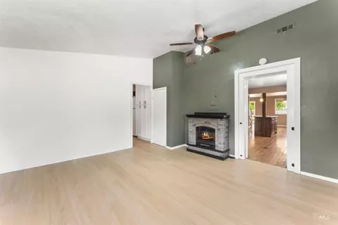 Living - 17441 Upper Pleasant Ridge Rd, Caldwell, ID 83607 photo 3 of 3