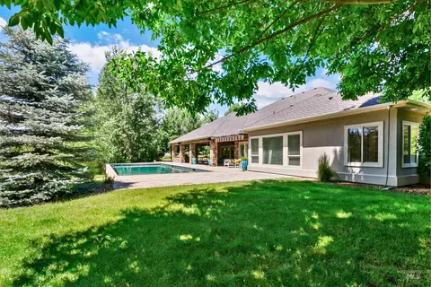 Exterior - 103 S Alder Ln, Eagle, ID 83616 photo 10 of 12