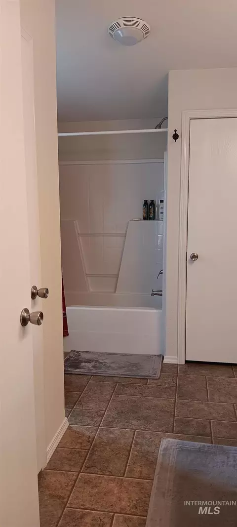 Bath - 1127 E 720 N 1127 E 720 N, Richfield, ID 83349 photo 5 of 6