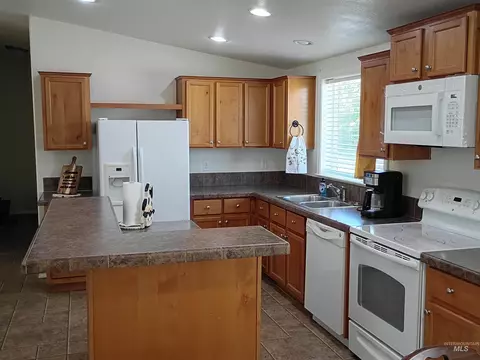 Kitchen - 1127 E 720 N 1127 E 720 N, Richfield, ID 83349 photo 1 of 3