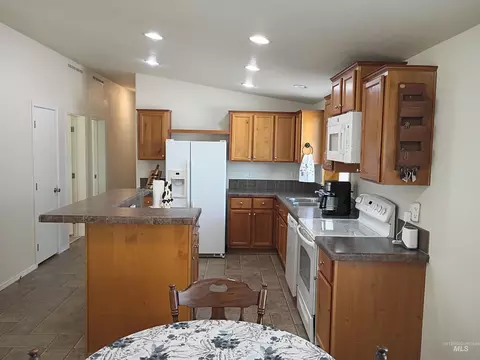 Kitchen - 1127 E 720 N 1127 E 720 N, Richfield, ID 83349 photo 3 of 3