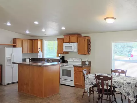 Kitchen - 1127 E 720 N 1127 E 720 N, Richfield, ID 83349 photo 2 of 3