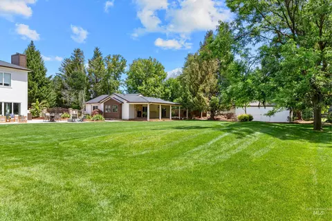 Exterior - 441 W Fordham Dr, Eagle, ID 83616 photo 7 of 8