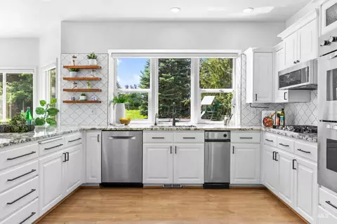 Kitchen - 441 W Fordham Dr, Eagle, ID 83616 photo 2 of 5