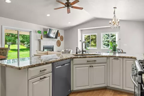 Kitchen - 441 W Fordham Dr, Eagle, ID 83616 photo 5 of 5