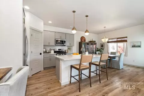 Kitchen - 5948 W Hamm Ln, Eagle, ID 83616 photo 5 of 5