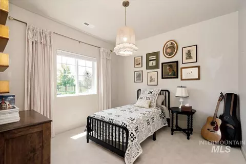 Bedroom - 5948 W Hamm Ln, Eagle, ID 83616 photo 2 of 6