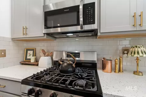 Kitchen - 5948 W Hamm Ln, Eagle, ID 83616 photo 2 of 5