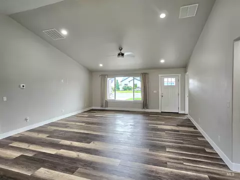 Living - 919 Gem Ave, Kimberly, ID 83341 photo 2 of 2