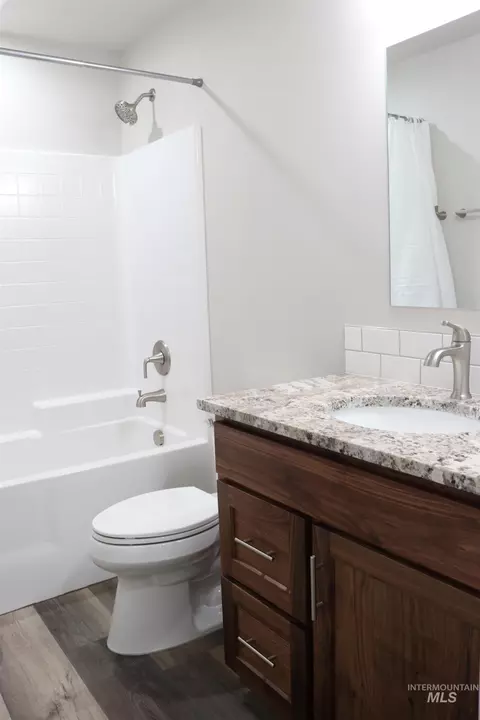 Bath - 919 Gem Ave, Kimberly, ID 83341 photo 3 of 3