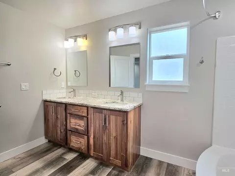 Bath - 919 Gem Ave, Kimberly, ID 83341 photo 1 of 3
