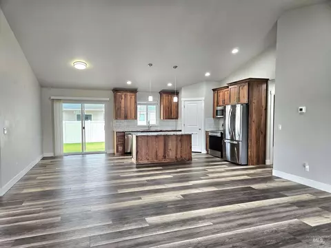 Living - 919 Gem Ave, Kimberly, ID 83341 photo 1 of 2