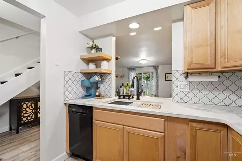 Kitchen - 312 N Eagle Glen Ln, Eagle, ID 83616 photo 4 of 4