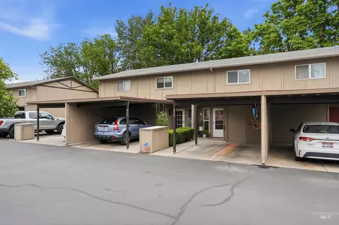 Exterior - 312 N Eagle Glen Ln, Eagle, ID 83616 photo 7 of 8
