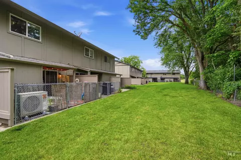 Exterior - 312 N Eagle Glen Ln, Eagle, ID 83616 photo 6 of 8