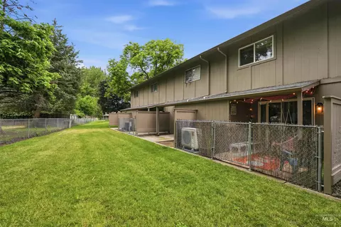 Exterior - 312 N Eagle Glen Ln, Eagle, ID 83616 photo 5 of 8
