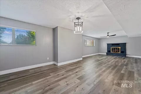 Living - 25150 Geri Ln, Caldwell, ID 83607 photo 3 of 5