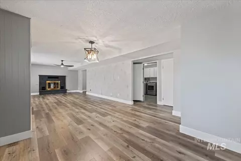Living - 25150 Geri Ln, Caldwell, ID 83607 photo 5 of 5