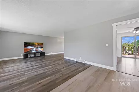 Living - 25150 Geri Ln, Caldwell, ID 83607 photo 1 of 5