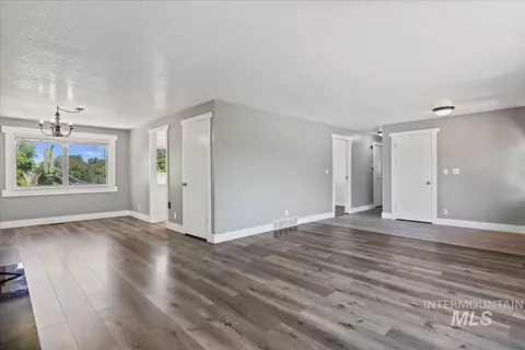 Living - 25150 Geri Ln, Caldwell, ID 83607 photo 2 of 5