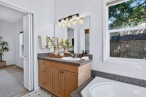 Bath - 149 S Cobblestone Way, Eagle, ID 83616 photo 3 of 5