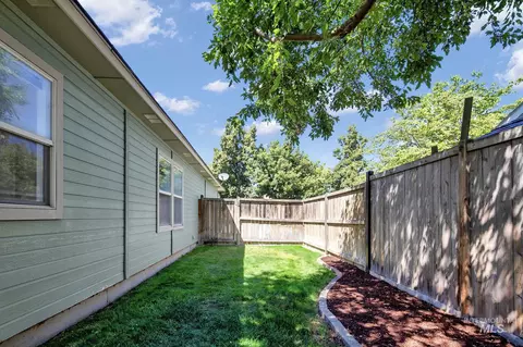 Exterior - 149 S Cobblestone Way, Eagle, ID 83616 photo 6 of 8