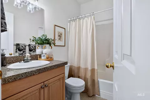 Bath - 149 S Cobblestone Way, Eagle, ID 83616 photo 4 of 5