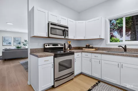 Kitchen - 149 S Cobblestone Way, Eagle, ID 83616 photo 4 of 4