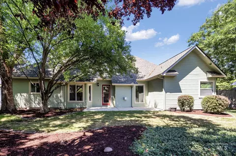 Exterior - 149 S Cobblestone Way, Eagle, ID 83616 photo 4 of 8