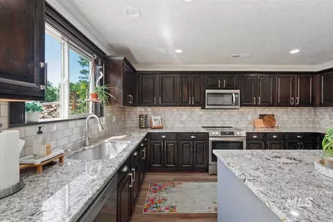 Kitchen - 369 E Willow Creek Dr, Middleton, ID 83644 photo 2 of 5