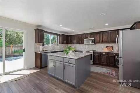 Kitchen - 369 E Willow Creek Dr, Middleton, ID 83644 photo 4 of 5