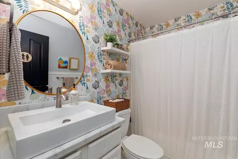 Bath - 369 E Willow Creek Dr, Middleton, ID 83644 photo 1 of 1