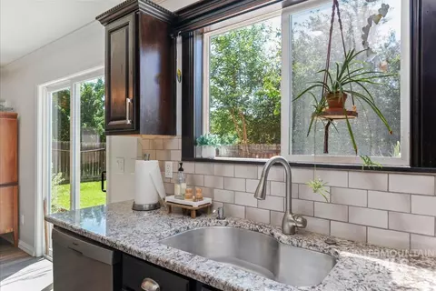 Kitchen - 369 E Willow Creek Dr, Middleton, ID 83644 photo 3 of 5
