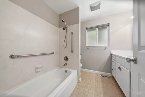 Bath - 723 N Spyglass Way, Eagle, ID 83616 photo 3 of 3