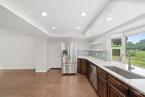 Kitchen - 723 N Spyglass Way, Eagle, ID 83616 photo 3 of 3