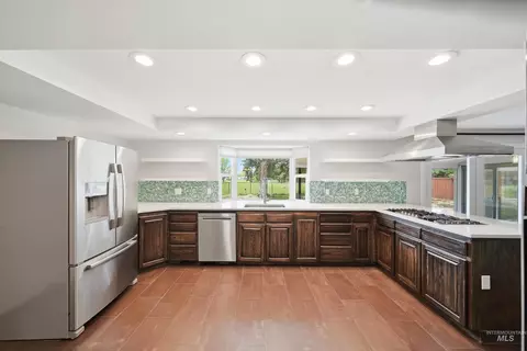 Kitchen - 723 N Spyglass Way, Eagle, ID 83616 photo 2 of 3