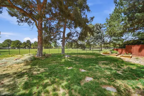 Exterior - 723 N Spyglass Way, Eagle, ID 83616 photo 3 of 5