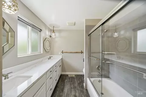 Bath - 723 N Spyglass Way, Eagle, ID 83616 photo 1 of 3