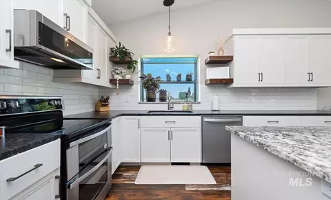 Kitchen - 4376 E King Rd, Kuna, ID 83634 photo 3 of 5