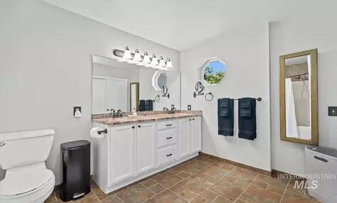 Bath - 4376 E King Rd, Kuna, ID 83634 photo 1 of 4