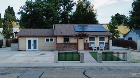 8763 W Austin St, Garden City, ID 83714