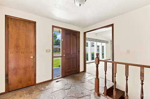 1237 E Cerramar Ct, Eagle, ID 83616 photo 8