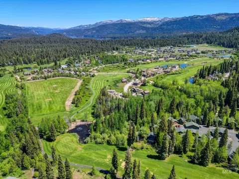 321 Mountain Cove Ct, Mccall, ID 83638 photo 8