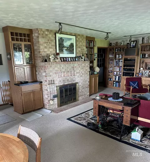 Living - 22347 Upper Pleasant Ridge Rd, Caldwell, ID 83607 photo 1 of 1