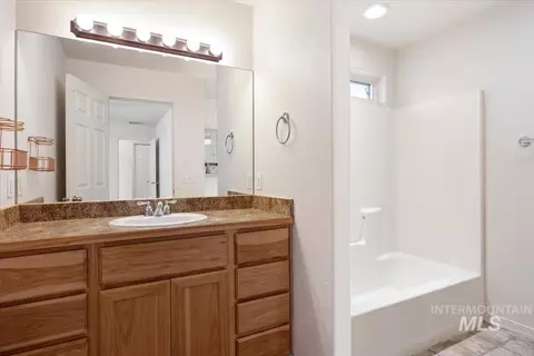 Bath - 1305 Lauren Ln, Filer, ID 83328 photo 1 of 2