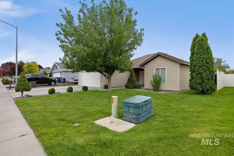 Exterior - 1305 Lauren Ln, Filer, ID 83328 photo 1 of 6